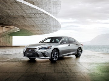 Lexus ES kontra opera